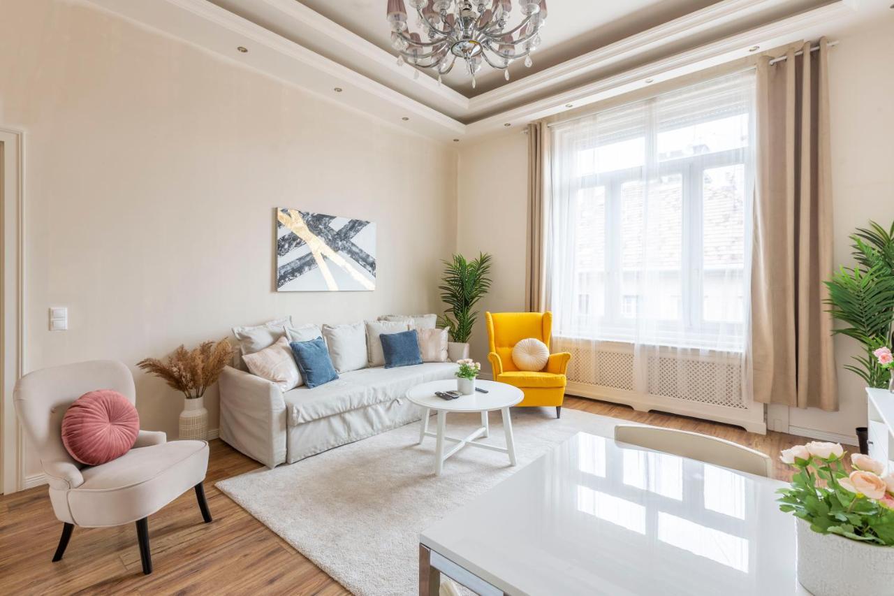 Luxurious Central Apartment In Liszt Ferenc Square ブダペスト エクステリア 写真