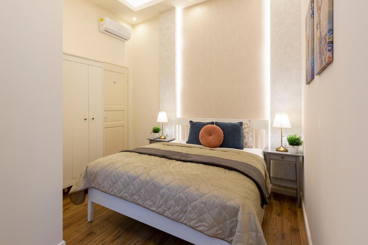 Luxurious Central Apartment In Liszt Ferenc Square ブダペスト エクステリア 写真