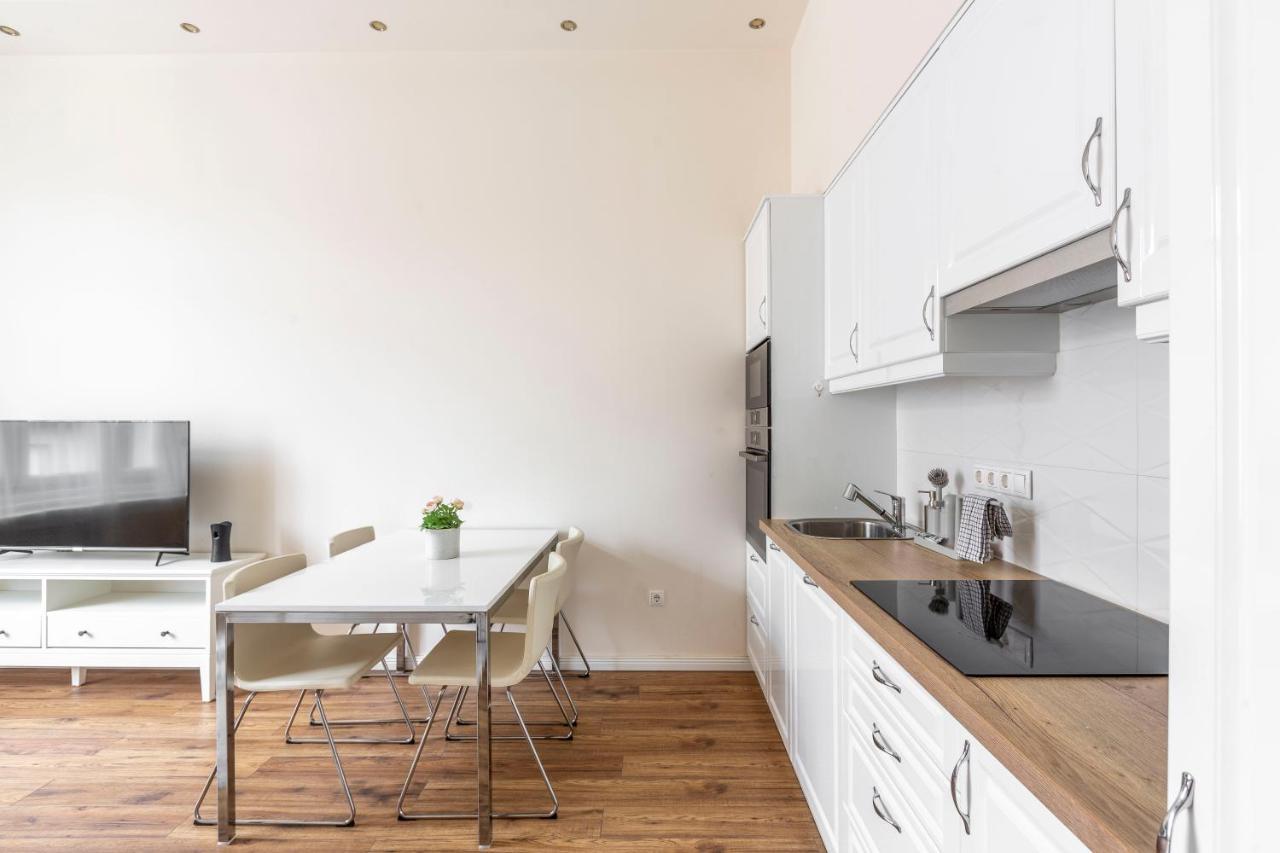 Luxurious Central Apartment In Liszt Ferenc Square ブダペスト エクステリア 写真