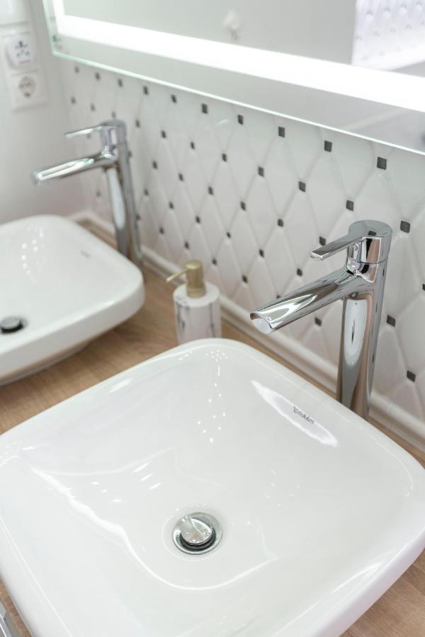 Luxurious Central Apartment In Liszt Ferenc Square ブダペスト エクステリア 写真
