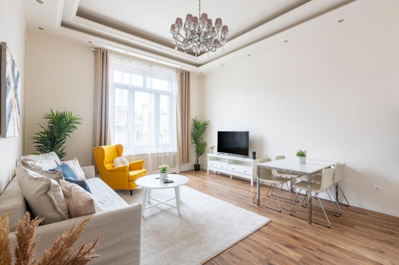 Luxurious Central Apartment In Liszt Ferenc Square ブダペスト エクステリア 写真